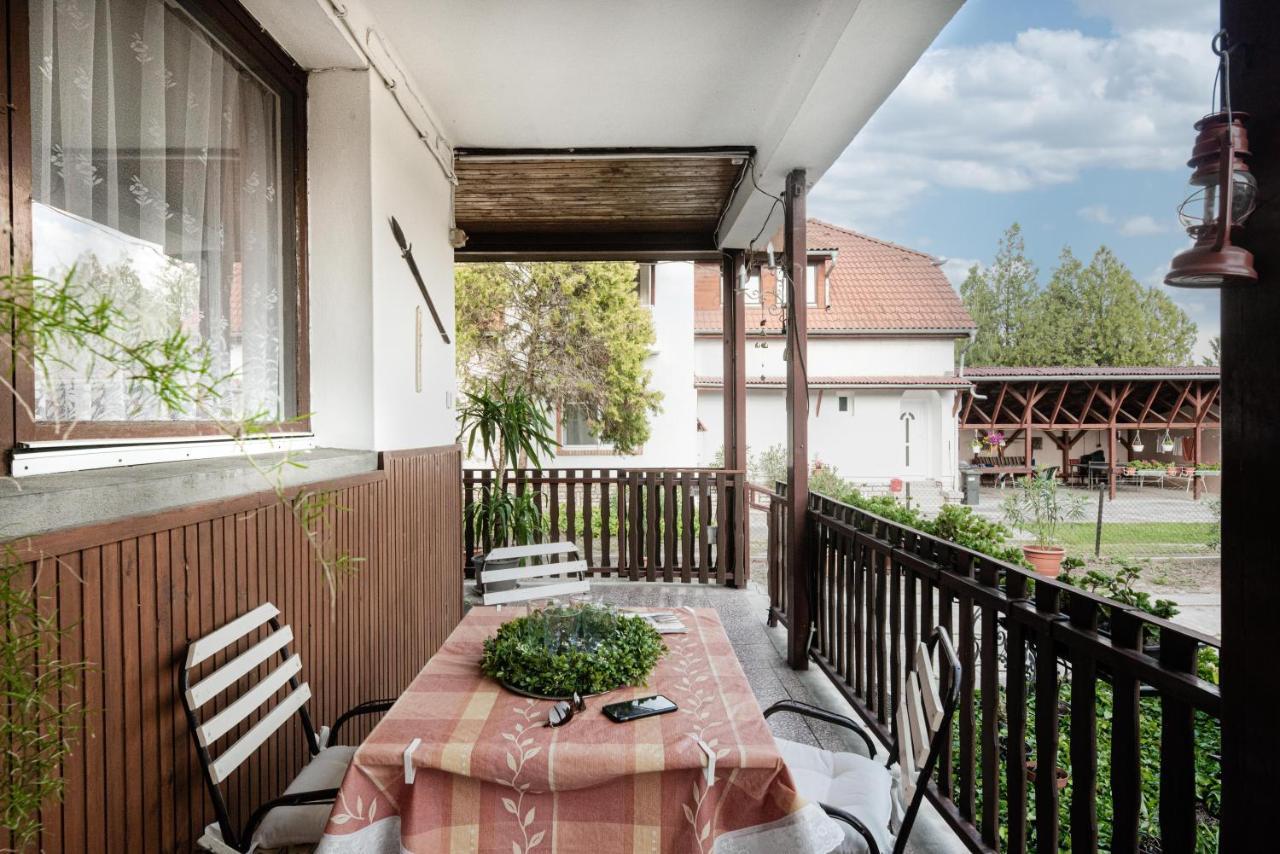 Vadkacsa Apartmanhaz Medencevel Zamardi Exterior photo